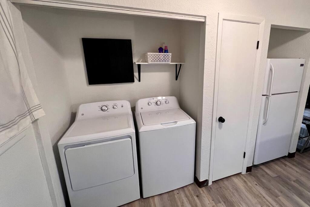 Chic & Cozy 2 Bedroom - 1 Bathroom - Rated Best Игъл Пас Екстериор снимка
