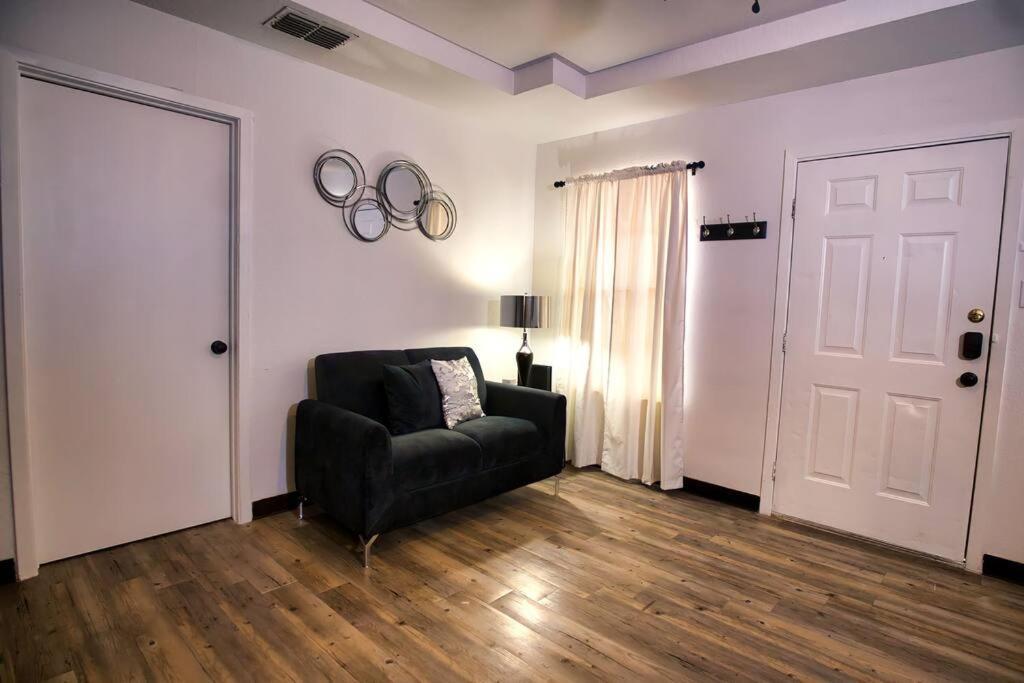 Chic & Cozy 2 Bedroom - 1 Bathroom - Rated Best Игъл Пас Екстериор снимка