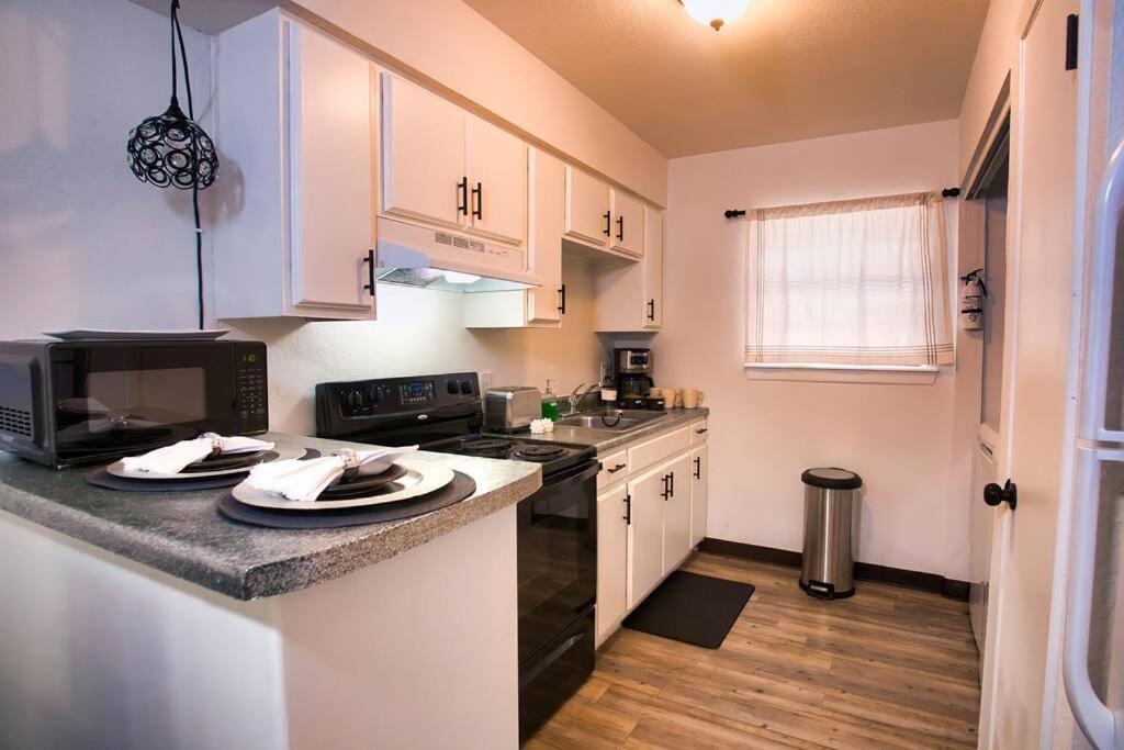 Chic & Cozy 2 Bedroom - 1 Bathroom - Rated Best Игъл Пас Екстериор снимка