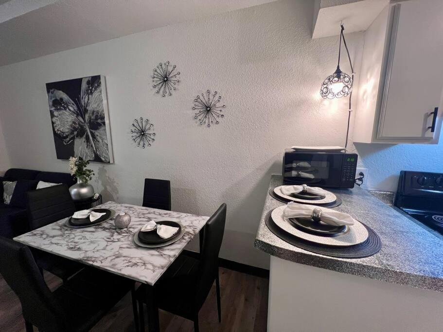 Chic & Cozy 2 Bedroom - 1 Bathroom - Rated Best Игъл Пас Екстериор снимка